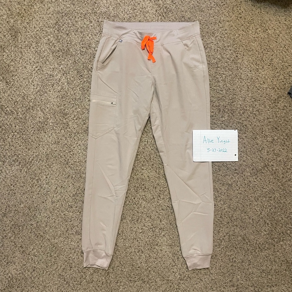 Figs women’s size medium tall Zamora Jogger style Boulder Scrub Pants